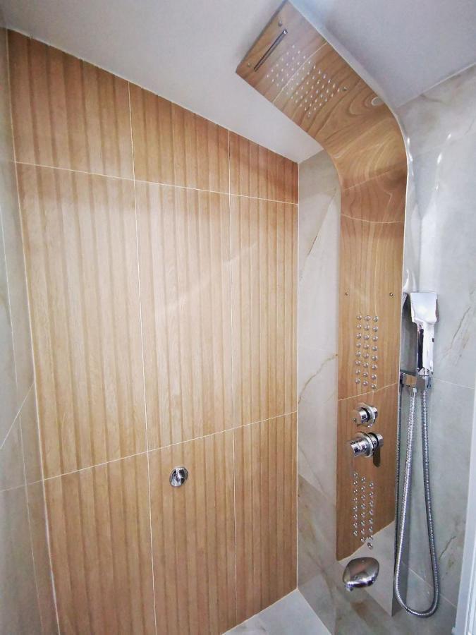 Apartment Bis *