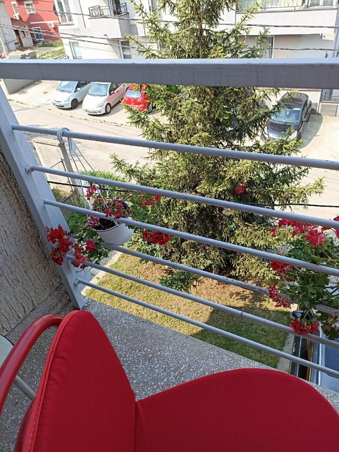 Apartment Bis *